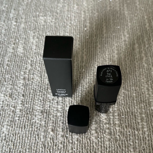 Lipstick moisturizing with vitamin E Shea butter
Canadian made brand new in box - Picture 3 of 4